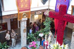 ven a Granada a conocer el Día de las Cruces