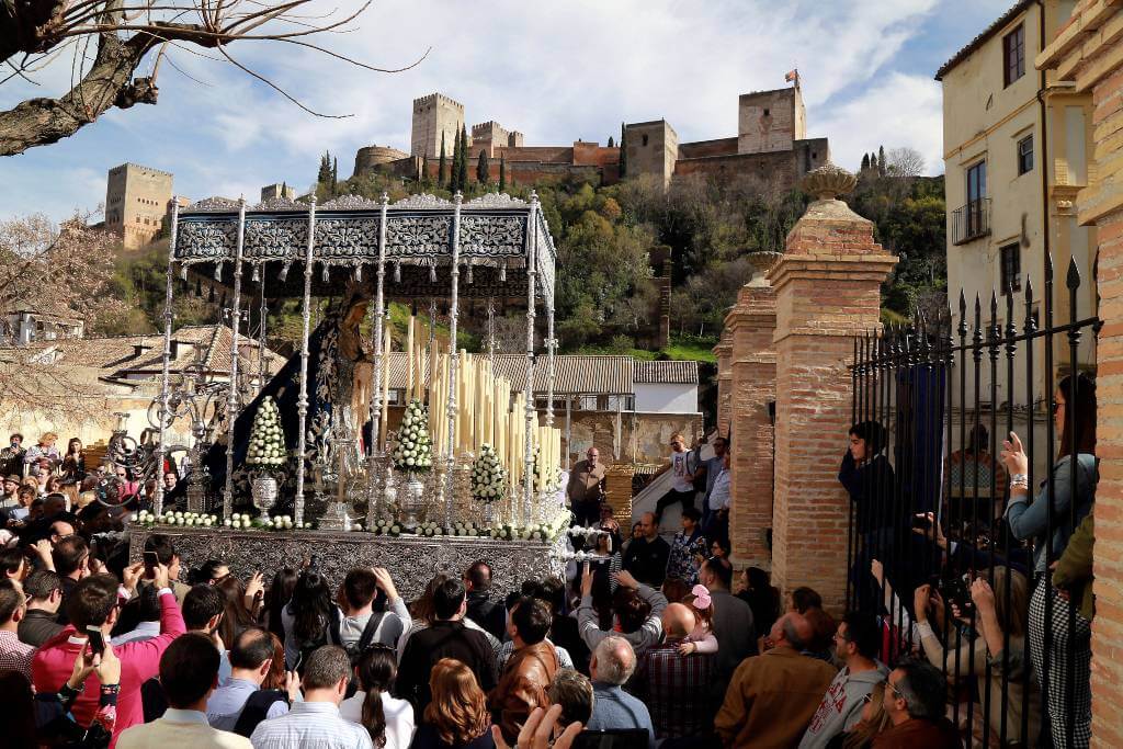 descubre la semana santa en Granada