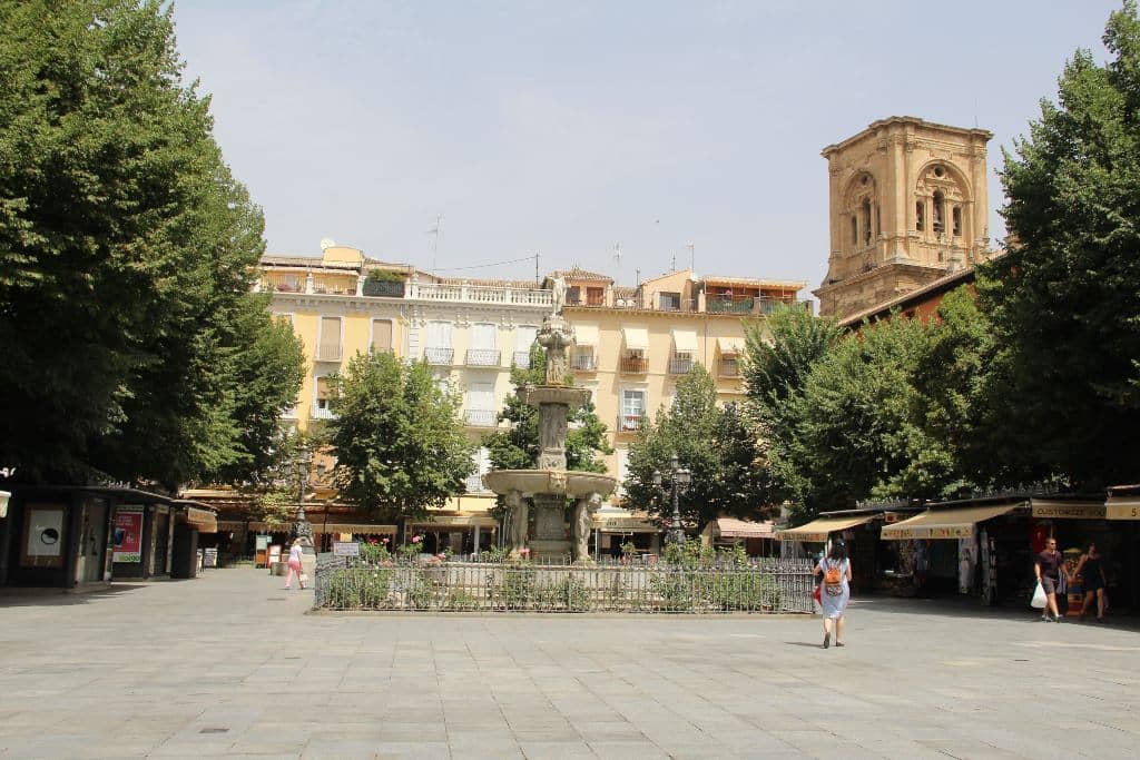 Conoce la Plaza Bib-Rambla de Granada