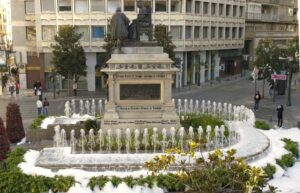 Descubre la Plaza Isabel la Católica de Granada