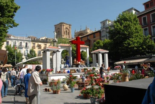Día de la Cruz en la Plaza Bib-Rambla de Granada