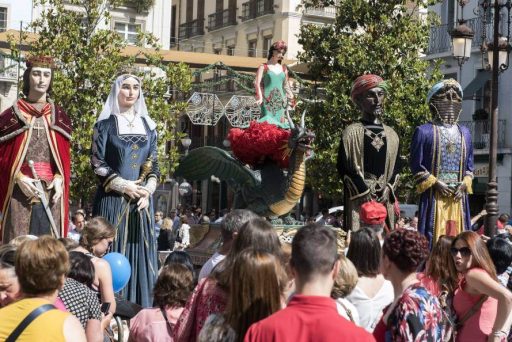 procesión de la Tarasca como fiestas tradicionales en Granada